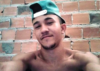 Jovem é encontrado morto com ferimentos provocados por pedradas e tiros