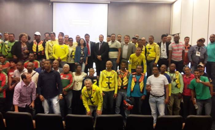 Mototaxistas defendem, em encontro estadual, fiscalização e integração com outros tipos de transporte