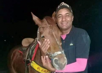 Coité – Homem é transferido em estado grave após cair de cavalo e bater cabeça no calçamento