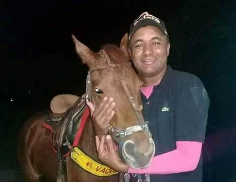 Coité – Homem é transferido em estado grave após cair de cavalo e bater cabeça no calçamento