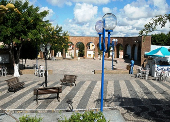 Servidores da educação da rede municipal de Santa Bárbara estão paralisados