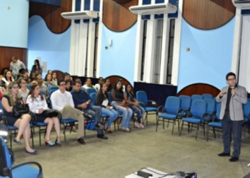 Dor é o principal sintoma do infarto, afirma especialista