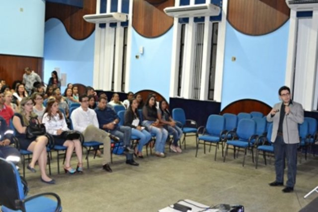 Dor é o principal sintoma do infarto, afirma especialista