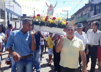 Sérgio Gomes participa da procissão de Nossa Senhora das Vitórias