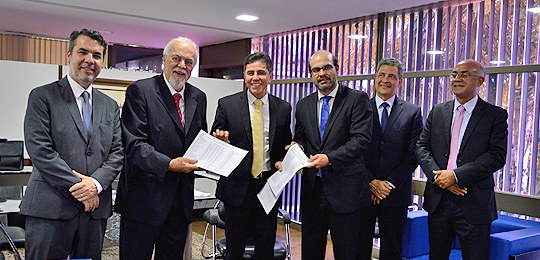 TRE-BA recebe relação de gestores que tiveram contas rejeitadas pelos TCE e TCM