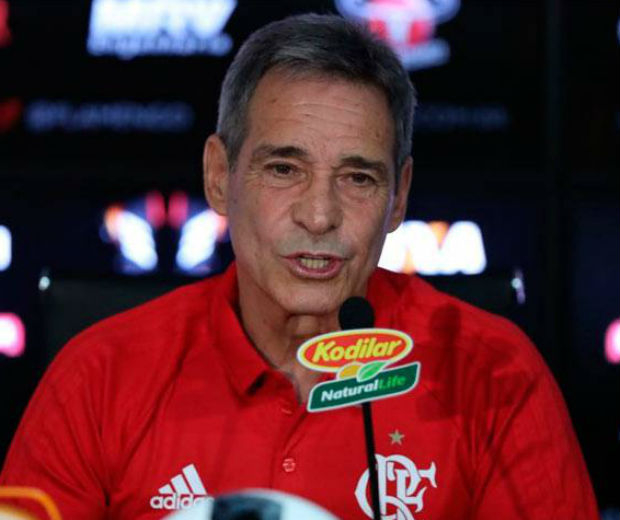 Paulo César Carpegiani é o novo técnico do Vitória