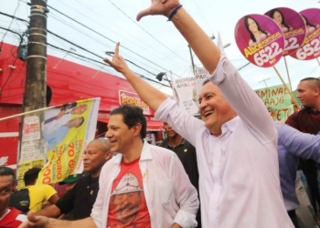 Oficializado candidato a presidente pelo PT, Haddad participa de caminhada com Rui Costa em Jequié