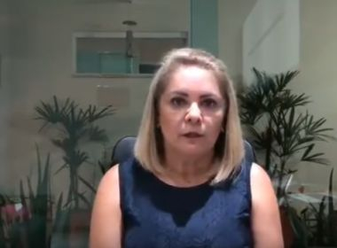 Ex-mulher de Bolsonaro ataca Folha, nega ameaça e faz campanha para o deputado