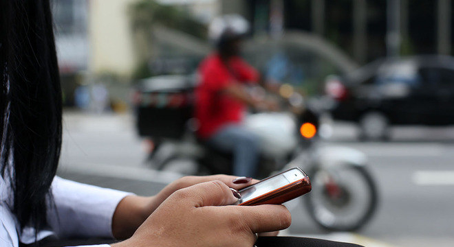 Anatel bloqueará mais de 800 mil celulares
