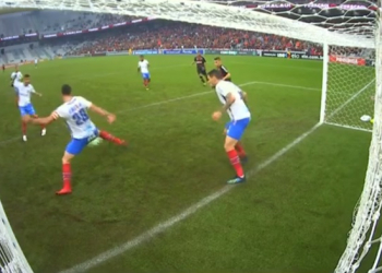 Bahia joga na retranca mas não resiste a força do Furacão na Arena da Baixada