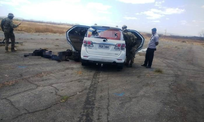Seis homens morrem em confronto com policiais quando tentavam assaltar avião de transporte de valores