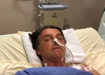 Filho de Bolsonaro diz que quadro de saúde do pai é ‘muito grave’