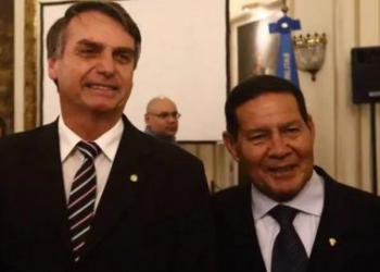 ‘Falei para ele ficar quieto porque está atrapalhando’, diz Bolsonaro sobre Mourão