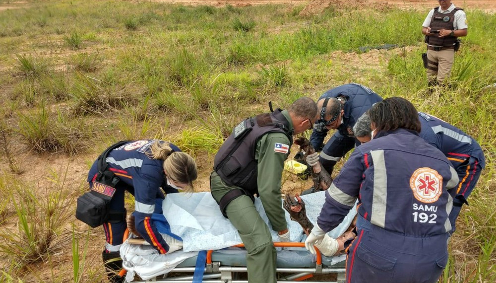 Homem tem mais de 90% do corpo queimado em incêndio de carreta carregada de óleo