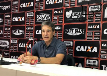 Carpegiani reclama da arbitragem e diz ser a favor do árbitro de vídeo no Brasileirão