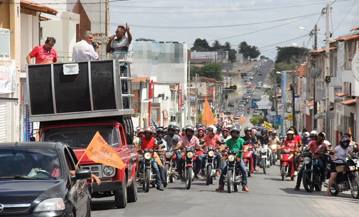 Conceição do Coité  – Comunidade evangélica comemora seu dia com grande carreata e caminhada pelas ruas da cidade
