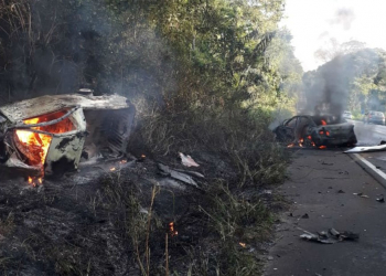 Dois morrem carbonizados e um fica ferido em colisão de veículos na BR 101