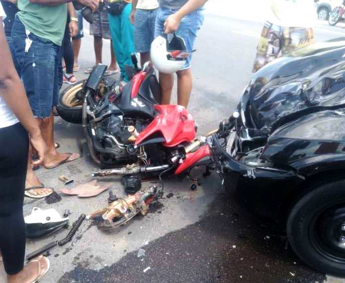 Colisão entre carro e moto deixa motociclista ferido em Riachão do Jacuípe
