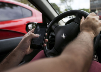 Multas por uso de celular ao volante crescem 33% em 2018