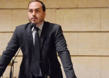 Filho de Bolsonaro será denunciado por publicação com suposta apologia à tortura