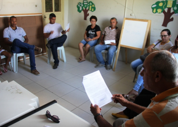 Auxiliares de secretarias de escolas e agentes administrativos de Retirolândia estão paralisados