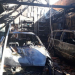 Incêndio atinge garagem e destrói veículos na área comercial de Retirolândia