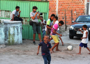 Jornalistas ucranianos vêm a Coité fazer documentário sobre casal que tem 13 filhos do sexo masculino registrados com a letra ‘R’