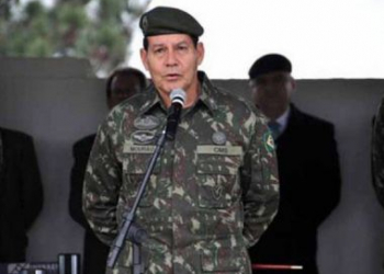 Vice de Bolsonaro, Mourão critica 13º salário e adicional de férias