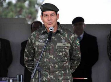 Vice de Bolsonaro, Mourão critica 13º salário e adicional de férias