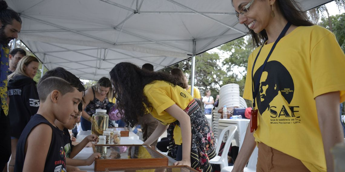 Museu Nacional mostra parte do acervo ao público depois de incêndio