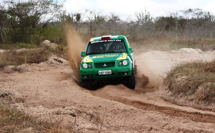 Grande público vibrou com disputa dos pilotos no Rally do Sisal em Valente