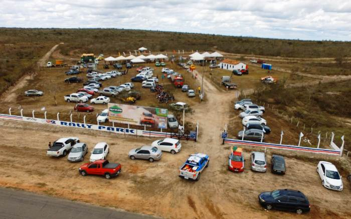 Grande público vibrou com disputa dos pilotos no Rally do Sisal em Valente