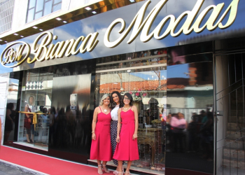 Retirolândia – Scheila Carvalho atrai muitos fãs e adimiradores durante reinauguração da Bianca Modas
