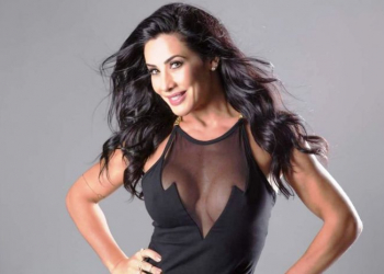 Scheila Carvalho participa da reinauguração da Bianca Modas, em Retirolândia