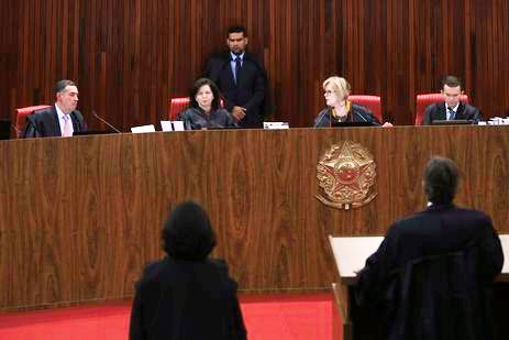 Por 6 votos a 1, TSE rejeita candidatura de Lula nas eleições