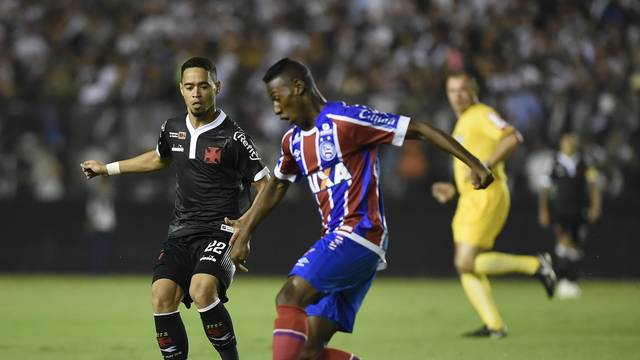 Com Douglas expulso no primeiro tempo, Bahia perde para o Vasco em São Januário