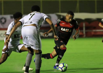 Em jogo de 7 gols, Vitória perde em casa para o Botafogo