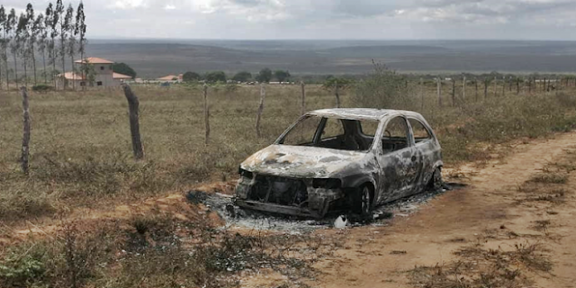 Corpo carbonizado é encontrado em carro incendiado na BA 144