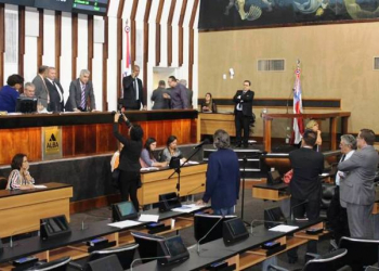 Deputado Zé Neto comemora aprovação de dois projetos que fortalecem a economia e as contas públicas do estado