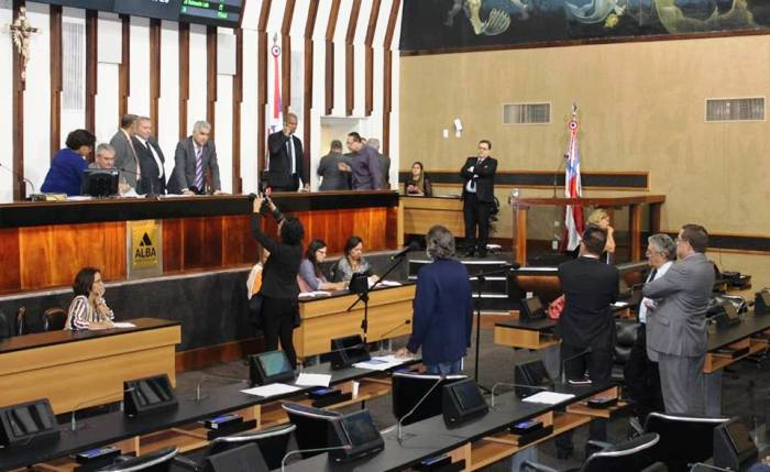 Deputado Zé Neto comemora aprovação de dois projetos que fortalecem a economia e as contas públicas do estado