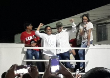 Militância faz grande festa para Assis e Val depois que o presidente do TRE negou o pedido de execução do Acórdão para afastamento de ambos