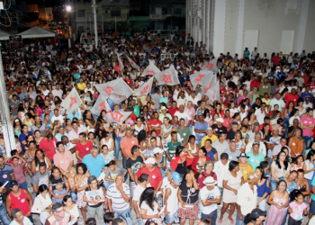 Coité – Ato de apoio a Assis e Val reúne milhares de pessoas e vira comício em prol de Haddad