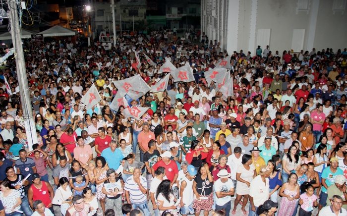 Coité – Ato de apoio a Assis e Val reúne milhares de pessoas e vira comício em prol de Haddad