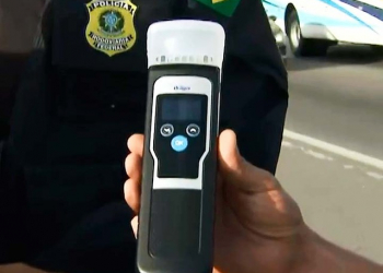 Bafômetro que identifica álcool no ar começa a ser usado pela PRF na Bahia