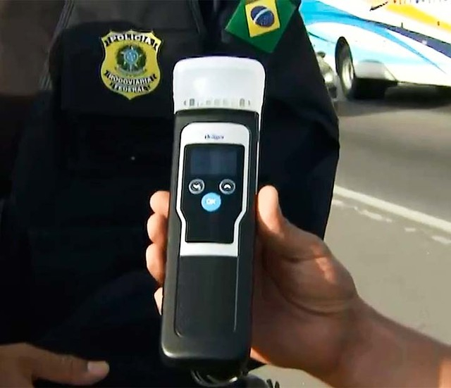 Bafômetro que identifica álcool no ar começa a ser usado pela PRF na Bahia