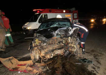 Mulher morre após tentar desviar de pneu em rodovia e bater de frente com outro carro