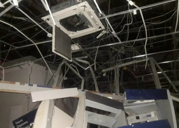 Grupo fortemente armado invade cidade, fecha rodovia e explode banco no sul da Bahia