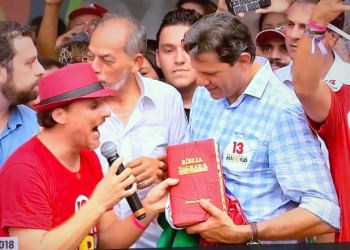 Haddad rebate acusação de ter jogado fora Bíblia que ganhou no Ceará