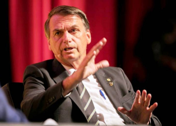 “Não devemos cargos, nem favores”, escreve Bolsonaro no Twitter
