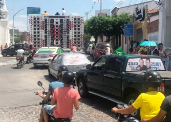 Com a presença dos ‘vermelhos’ carreata em apoio a Bolsonaro é realizada em Coité